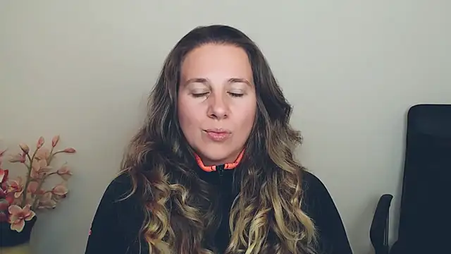 Snapshot of Darklure_ chatting on October 2, 2025, 9:11 pm Darklure online show from October 2, 2025, 9:11 pm