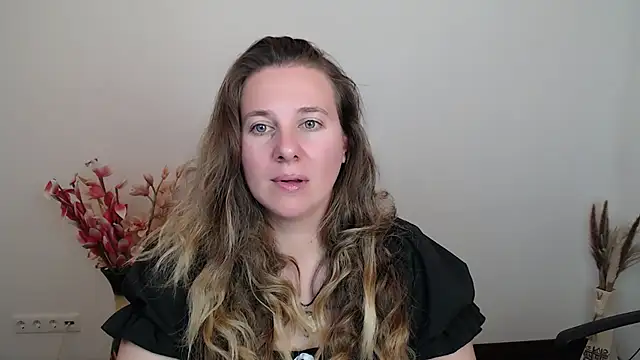 Snapshot of Darklure_ chatting on October 8, 2025, 7:11 pm Darklure online show from October 8, 2025, 7:11 pm