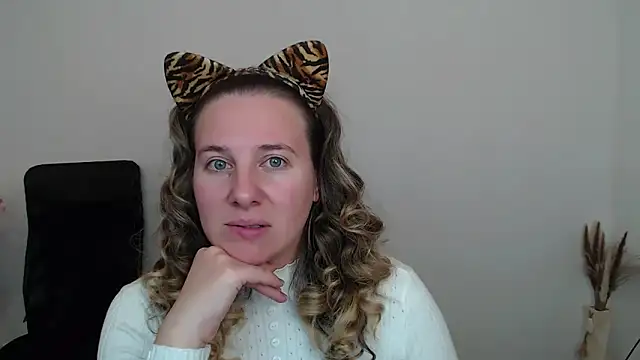 Snapshot of Darklure_ chatting on October 14, 2025, 3:24 pm Darklure online show from October 14, 2025, 3:24 pm