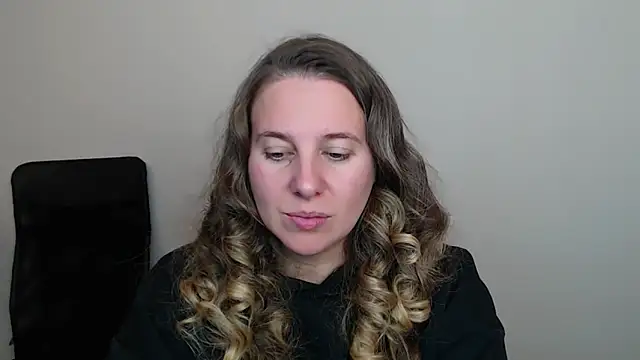 Snapshot of Darklure_ chatting on October 20, 2025, 4:40 pm Darklure online show from October 20, 2025, 4:40 pm