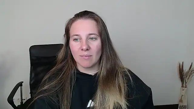 Snapshot of Darklure_ chatting on October 31, 2025, 2:51 pm Darklure online show from October 31, 2025, 2:51 pm