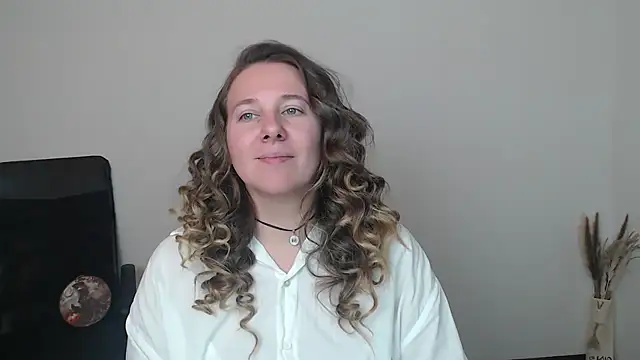 Snapshot of Darklure_ chatting on November 1, 2025, 6:43 pm Darklure online show from November 1, 2025, 6:43 pm