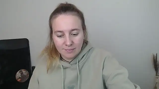 Snapshot of Darklure_ chatting on November 2, 2025, 1:13 pm Darklure online show from November 2, 2025, 1:13 pm