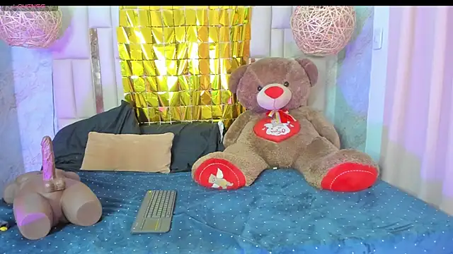 Snapshot of NikkyyRed chatting on October 12, 2025, 2:43 am NikkyyRed online show from October 12, 2025, 2:43 am
