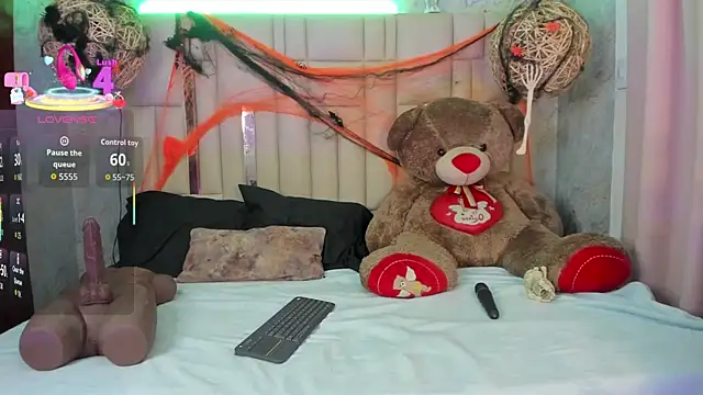 Snapshot of NikkyyRed chatting on October 28, 2025, 2:04 am NikkyyRed online show from October 28, 2025, 2:04 am