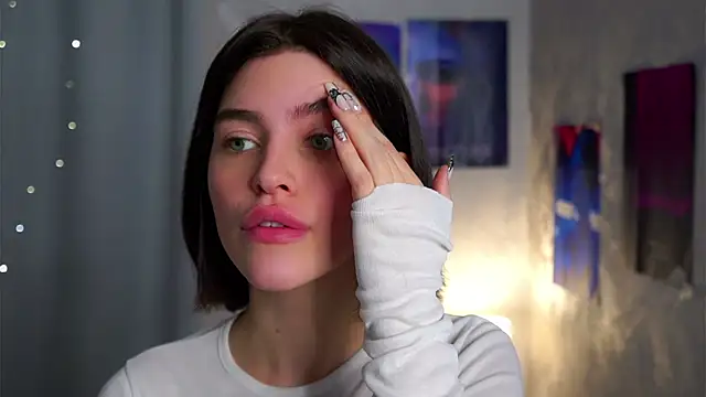 EleneButton online show from February 13, 2026, 1:23 am