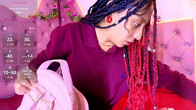 Snapshot of Sheilly_brown chatting on May 8, 2026, 7:52 pm Sheilly brown online show from May 8, 2026, 7:52 pm