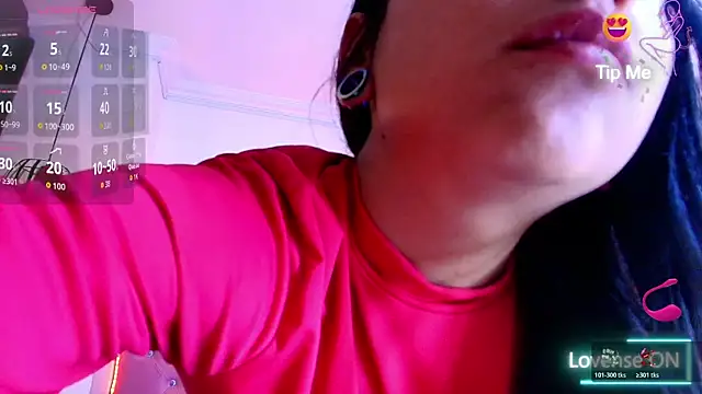 Snapshot of Sheilly_brown chatting on June 14, 2026, 8:33 pm Sheilly brown online show from June 14, 2026, 8:33 pm