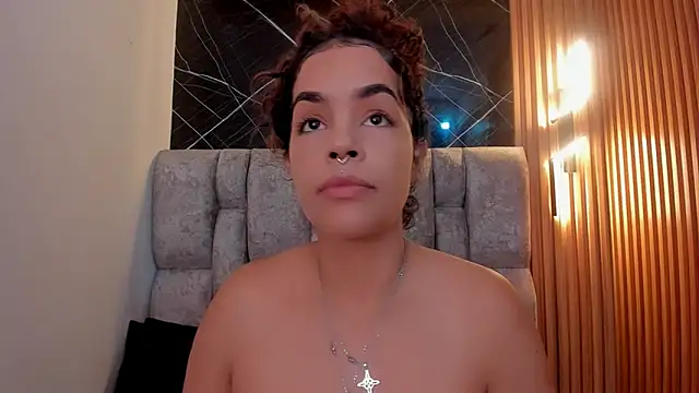 Snapshot of roxanne_dl chatting on September 22, 2025, 12:18 pm roxanne dl online show from September 22, 2025, 12:18 pm