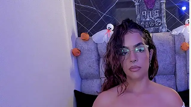 Snapshot of roxanne_dl chatting on October 14, 2025, 4:52 pm roxanne dl online show from October 14, 2025, 4:52 pm