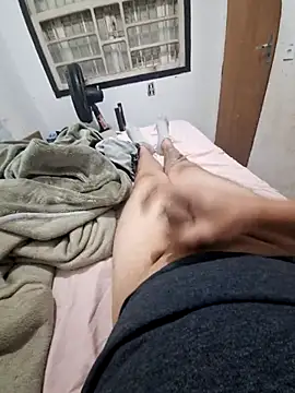 Snapshot of feehzungi0000 chatting on November 16, 2025, 2:50 am feehzungi0000 online show from November 16, 2025, 2:50 am