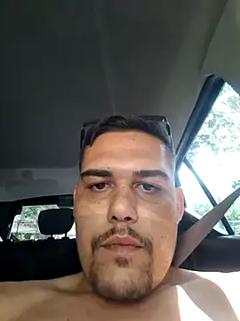 Snapshot of feehzungi0000 chatting on December 3, 2025, 5:00 pm feehzungi0000 online show from December 3, 2025, 5:00 pm