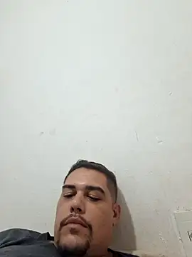 Snapshot of feehzungi0000 chatting on February 18, 2026, 12:28 am feehzungi0000 online show from February 18, 2026, 12:28 am