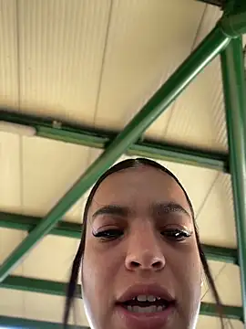 JuanitaMore01 online show from April 16, 2026, 9:39 pm