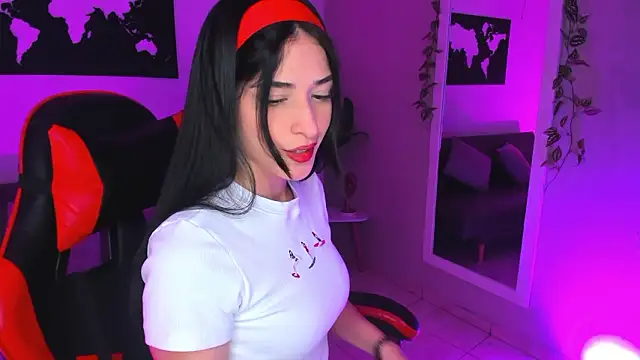 Snapshot of ZoeValencia1 chatting on February 3, 2026, 12:10 pm ZoeValencia1 online show from February 3, 2026, 12:10 pm