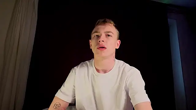 callmealexthx online show from January 19, 2026, 7:56 am