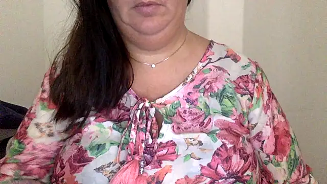 Snapshot of LaReginaNera chatting on July 1, 2026, 7:32 am LaReginaNera online show from July 1, 2026, 7:32 am