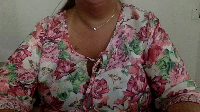 Snapshot of LaReginaNera chatting on July 21, 2026, 7:43 am LaReginaNera online show from July 21, 2026, 7:43 am
