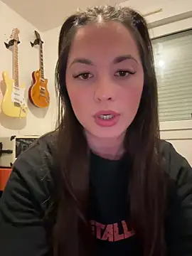 Snapshot of liloush__ chatting on May 12, 2026, 8:17 pm liloush online show from May 12, 2026, 8:17 pm
