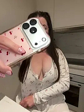 Snapshot of liloush__ chatting on May 18, 2026, 8:14 pm liloush online show from May 18, 2026, 8:14 pm