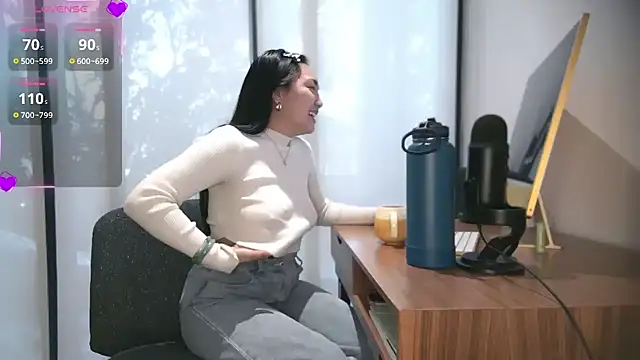 yuzhara online show from November 11, 2025, 2:28 pm