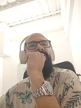 Snapshot of FranccoJ chatting on November 6, 2025, 1:23 pm FranccoJ online show from November 6, 2025, 1:23 pm