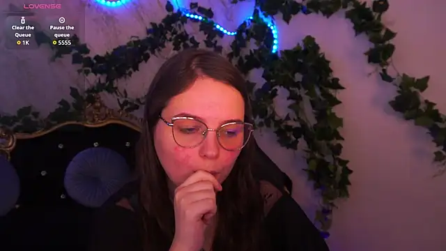 SophieDreamss online show from November 12, 2025, 2:28 pm