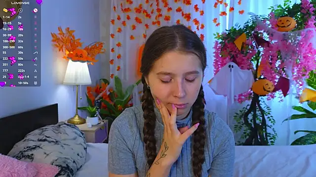 Snapshot of CatherineRichards chatting on October 20, 2025, 9:43 am CatherineRichards online show from October 20, 2025, 9:43 am