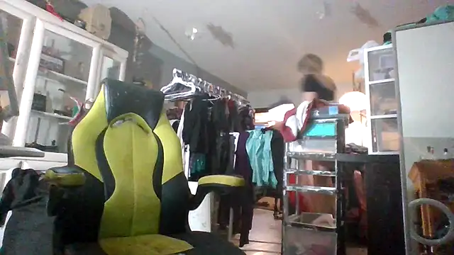 flavi1996 online show from December 23, 2025, 2:53 am