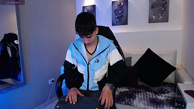 AdrianRinaldi online show from September 23, 2025, 8:12 pm