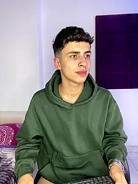 AdrianRinaldi online show from October 5, 2025, 8:34 am