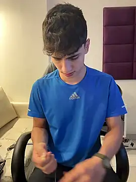 AdrianRinaldi online show from December 3, 2025, 8:07 pm