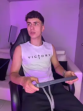 AdrianRinaldi online show from February 9, 2026, 8:13 pm