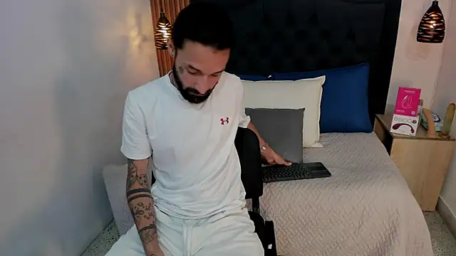 Hisoka 011 online show from April 17, 2026, 7:39 pm