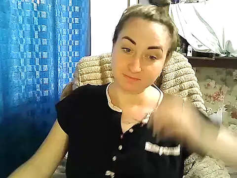 Snapshot of FlySunny4 chatting on September 18, 2025, 12:07 pm FlySunny4 online show from September 18, 2025, 12:07 pm