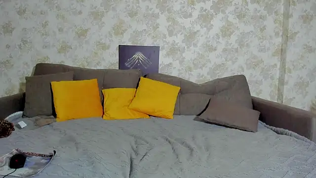 Julia Giulia online show from March 7, 2026, 12:13 pm