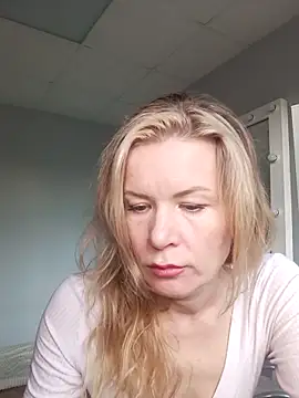 Julia Giulia online show from March 21, 2026, 3:48 pm