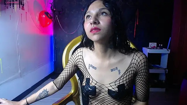 Sweettpleasure online show from September 13, 2025, 1:33 pm