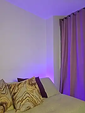 AliishaPss online show from December 4, 2025, 8:06 pm