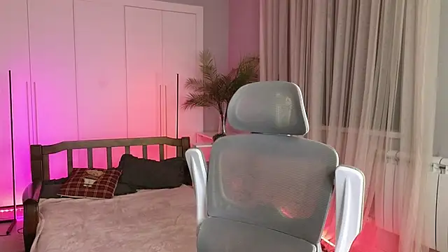 okerriella online show from November 28, 2025, 1:25 pm