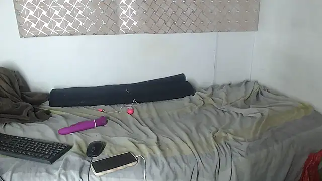 BustyBooty699 online show from June 18, 2026, 7:40 pm