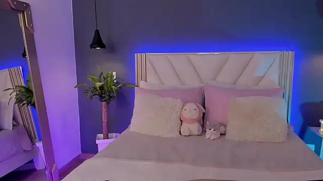 NaishaFord 1 online show from April 7, 2026, 4:24 am