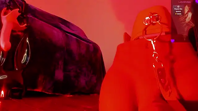 Violett Novoa online show from October 31, 2025, 1:56 pm