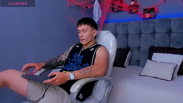 Thomas moon online show from October 13, 2025, 7:36 pm