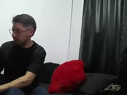 Snapshot of Letorres96 chatting on April 13, 2026, 2:28 am Letorres96 online show from April 13, 2026, 2:28 am