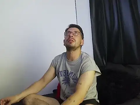 Snapshot of Letorres96 chatting on April 15, 2026, 12:17 am Letorres96 online show from April 15, 2026, 12:17 am