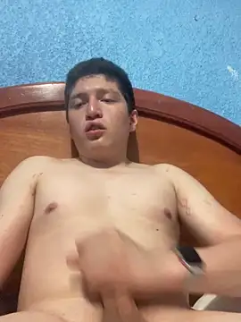 Luisgg18 online show from April 26, 2026, 12:41 am