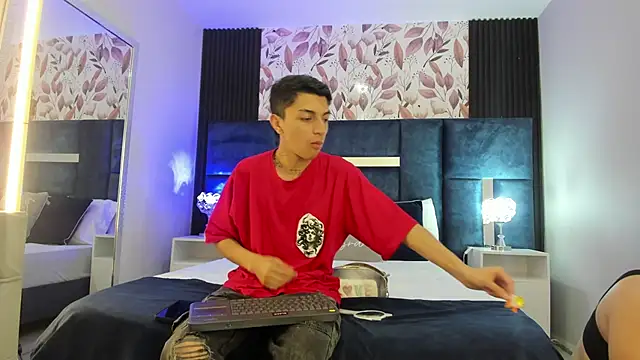 Snapshot of NickandAbby_ chatting on January 31, 2026, 7:11 pm NickandAbby online show from January 31, 2026, 7:11 pm