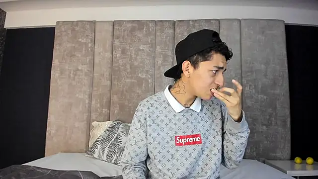 Snapshot of NickandAbby_ chatting on February 20, 2026, 7:25 pm NickandAbby online show from February 20, 2026, 7:25 pm