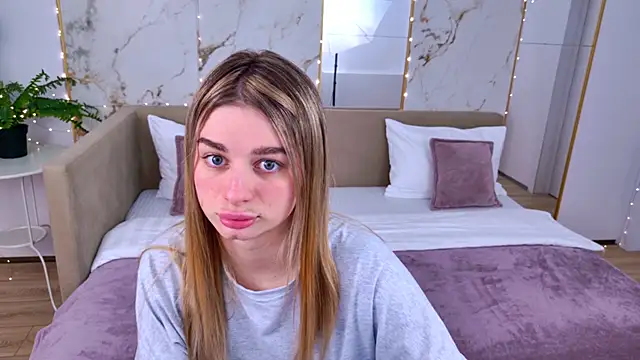 SweetyLicky online show from February 23, 2026, 4:04 pm